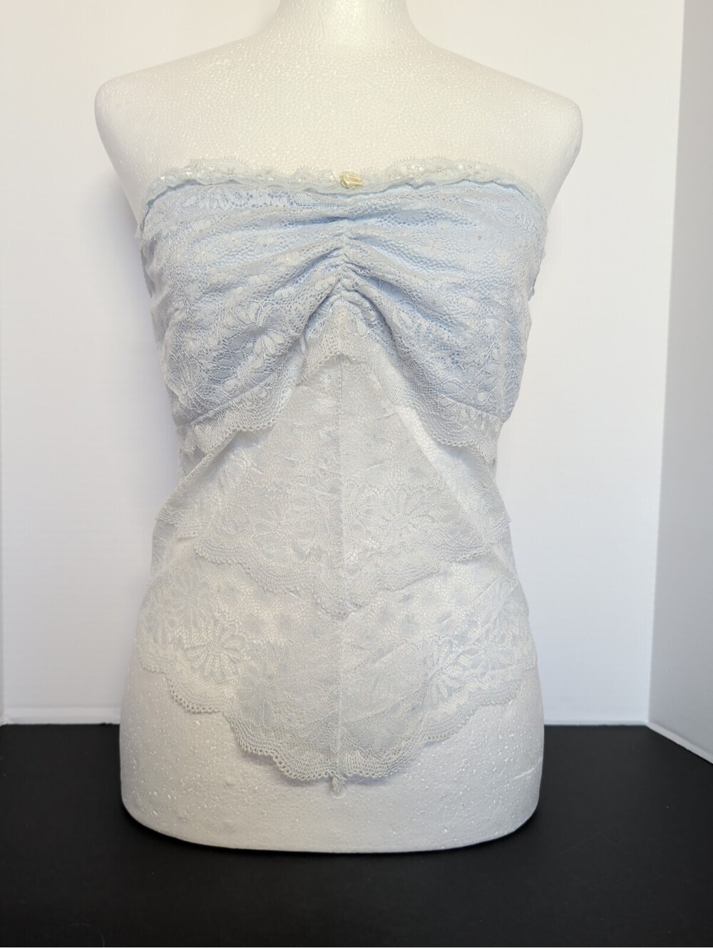 Women's Lrg Mixology Gab🩷Kate Remi Top-Lace, Ruched, Scalloped White W/Blue